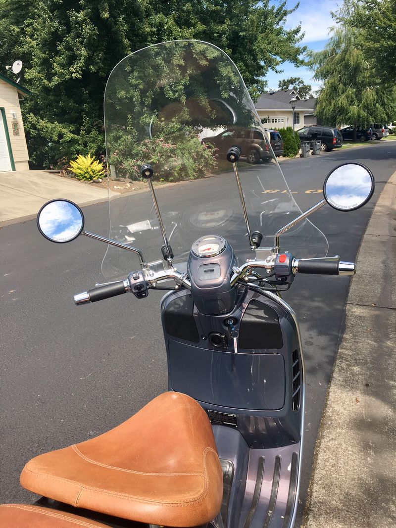 Modern Vespa GTV 300 Tall Windshield install