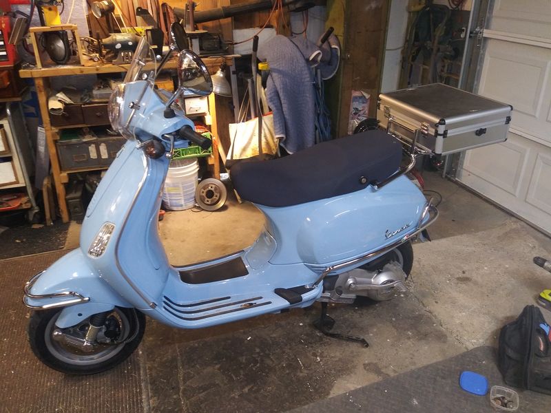 Modern Vespa Top Case alternative