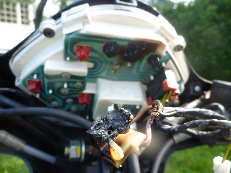 Modern Vespa : GT200 Headlight fuse blowing.