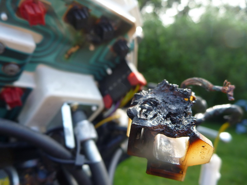 Modern Vespa : GT200 Headlight fuse blowing.