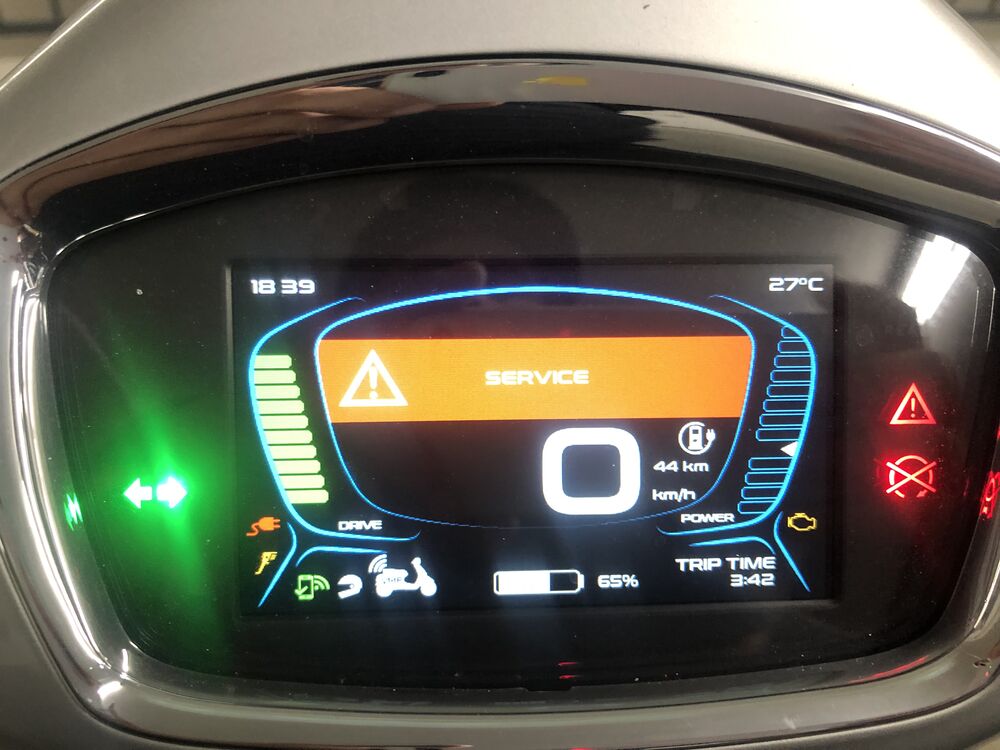 Modern Vespa Elettrica 70 Service light