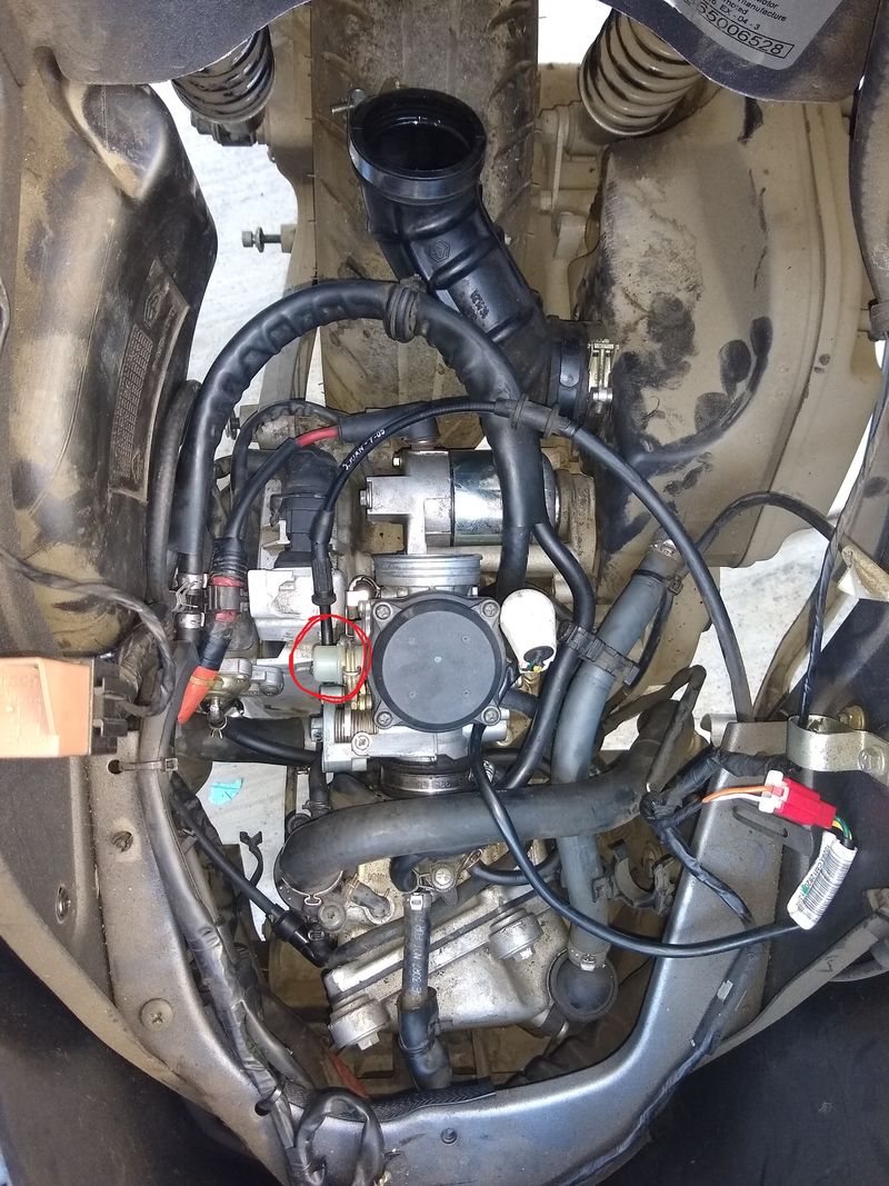 Modern Vespa 2006 GT 200 emmission lines question and no fuel