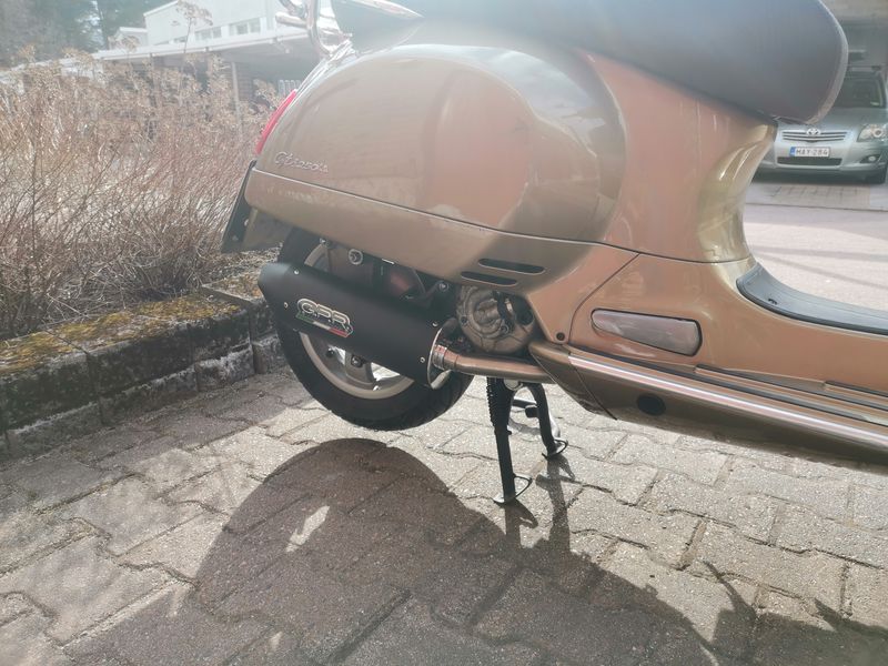 Modern Vespa GTS 250ie Engine Warning Light
