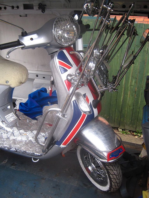 Modern Vespa : LX50 2T detail restoration - from 