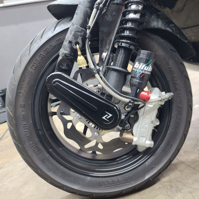 front.<br />bitubo shock<br />brembo caliper<br />galper disk<br />short fender<br />and guardian bell