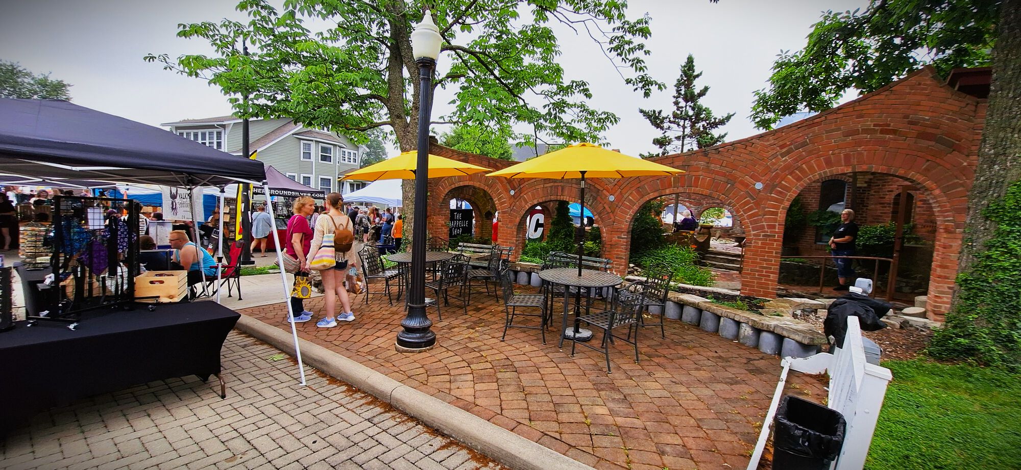 Tables for alfresco eating are around - just need to know where to look. These are next to a Dave Chappelle shop.