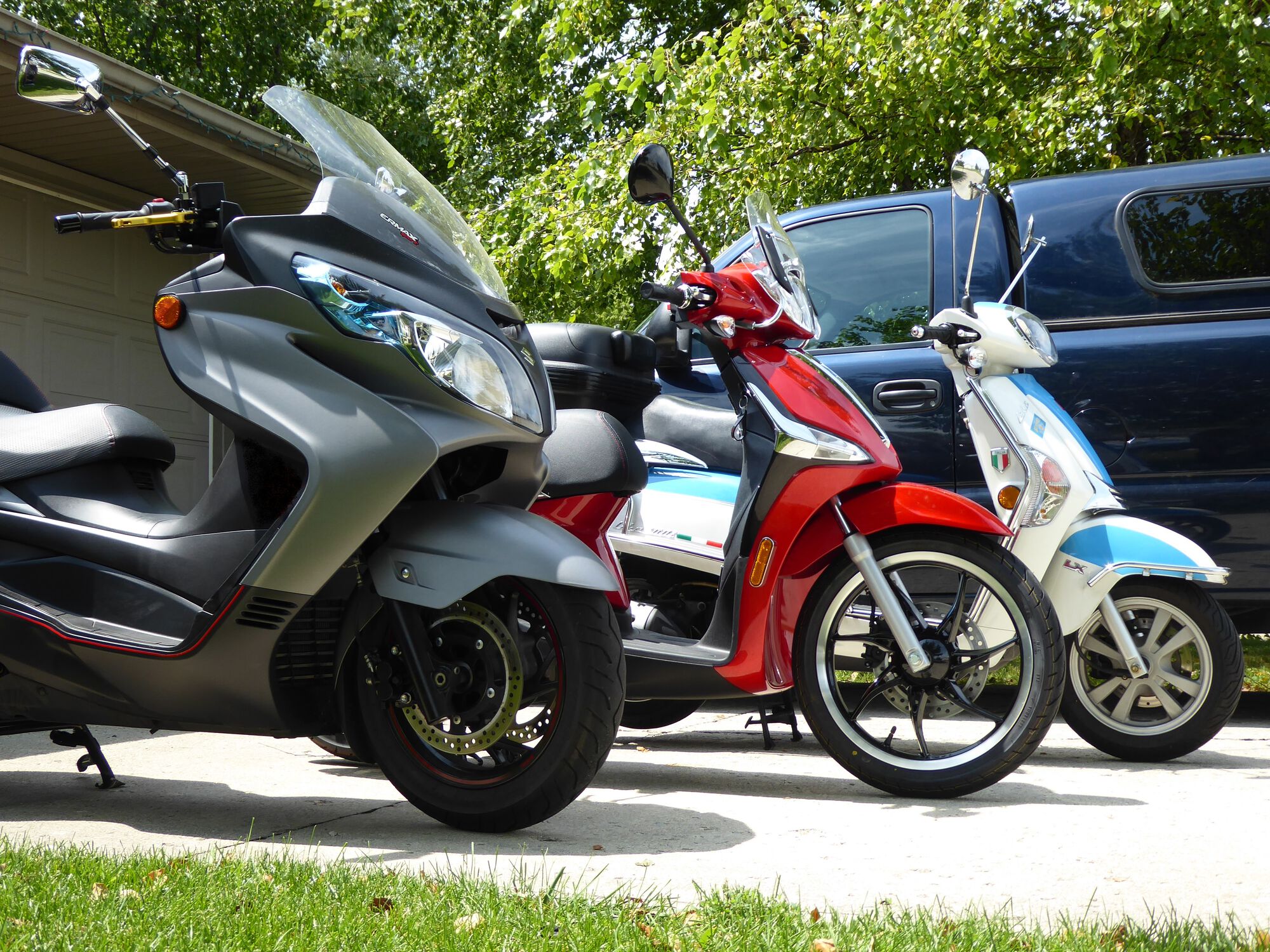 waiting for the shipper to pick up the Burgman - for its new owner 2438 miles away!
