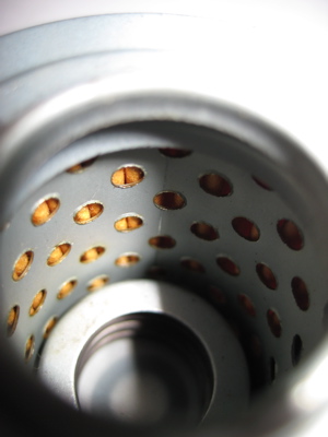 Hiflo has fewer holes in the inner mesh.