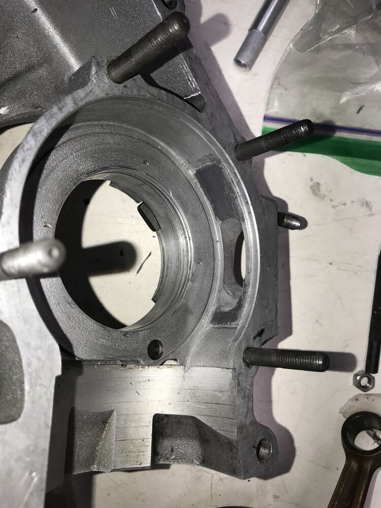 Looks like it has groove for rubber seal.