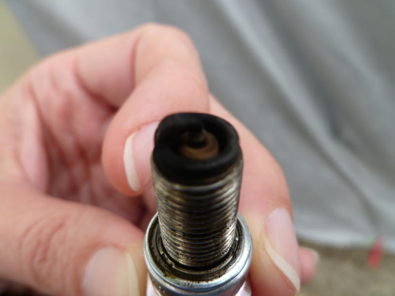 Modern Vespa Spark plug looks like S**t
