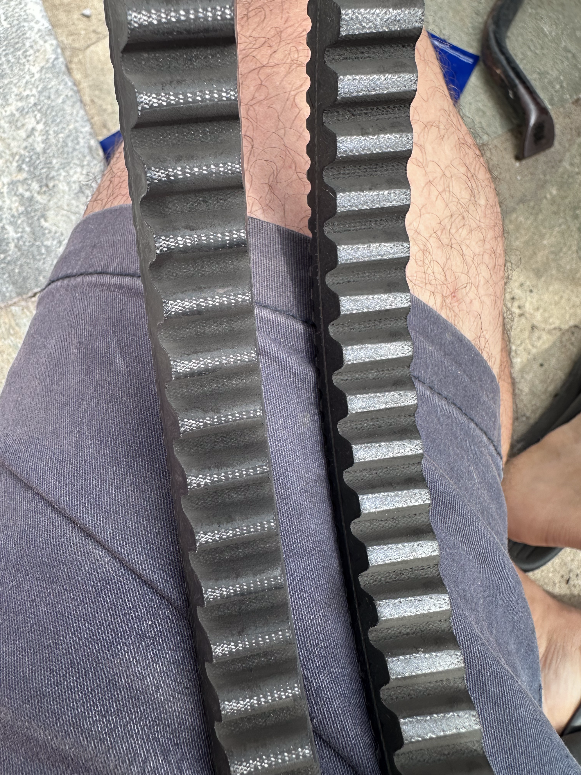 The new stock Piaggio belt on the left, only after 250kms with excessive wear? The one on the right is the Mitsubishi, nearly 20000kms.