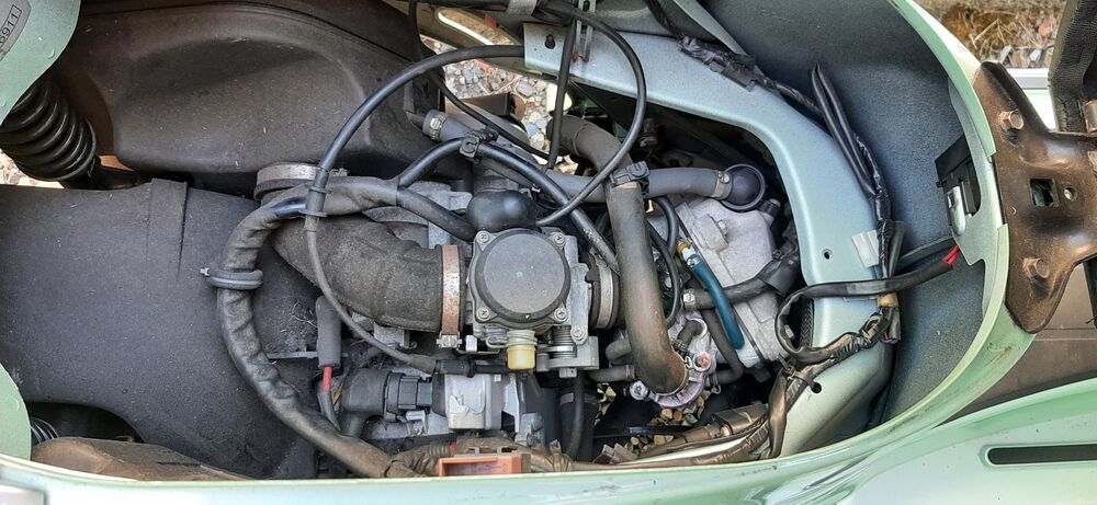 Modern Vespa : GT200 mysterious vacuum line?