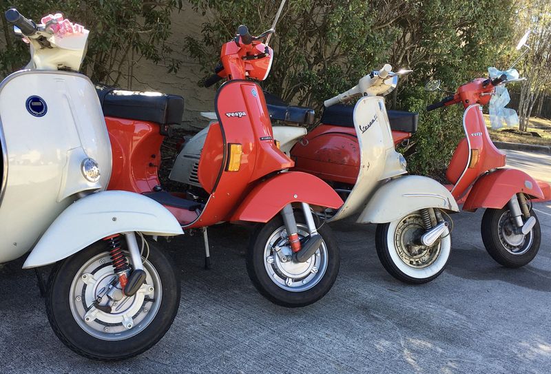 Modern Vespa : Have a bright and shiny Christmas'