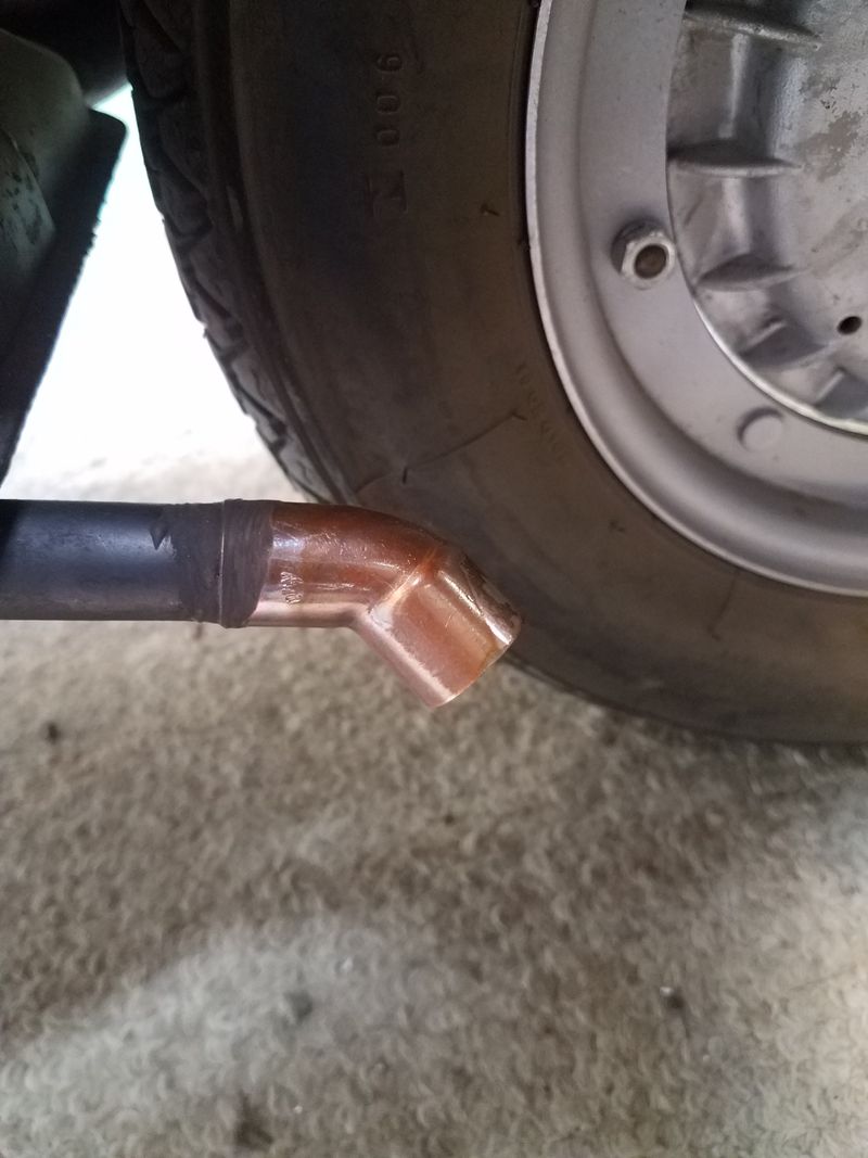The The elbow is straight 3/4" on one side, and enlarged on the other. The skinny fits perfect over the exhaust output.