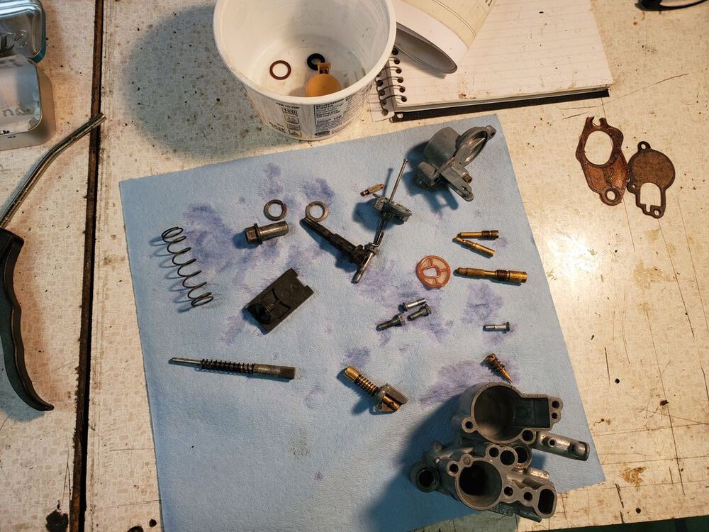 Took the carb apart and cleaned it. Notice the yellow float bowl...