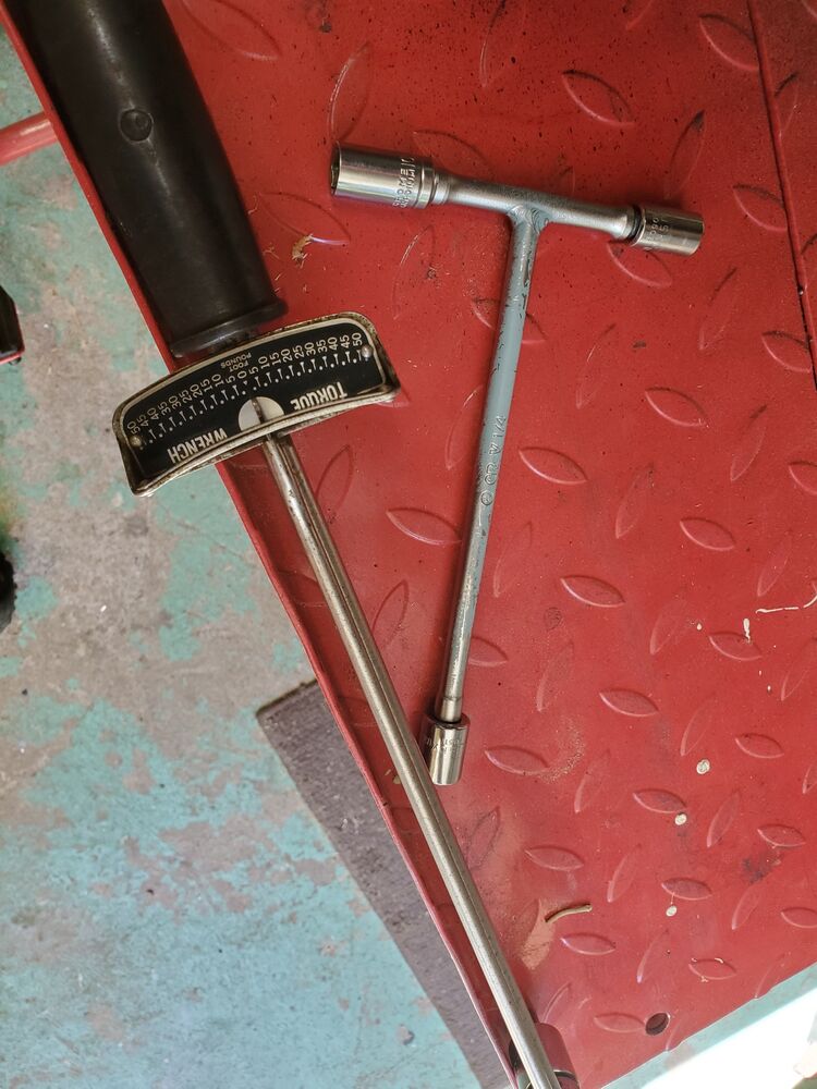 Gotta love the old school torque wrench - and everyone needs a t-handle driver...