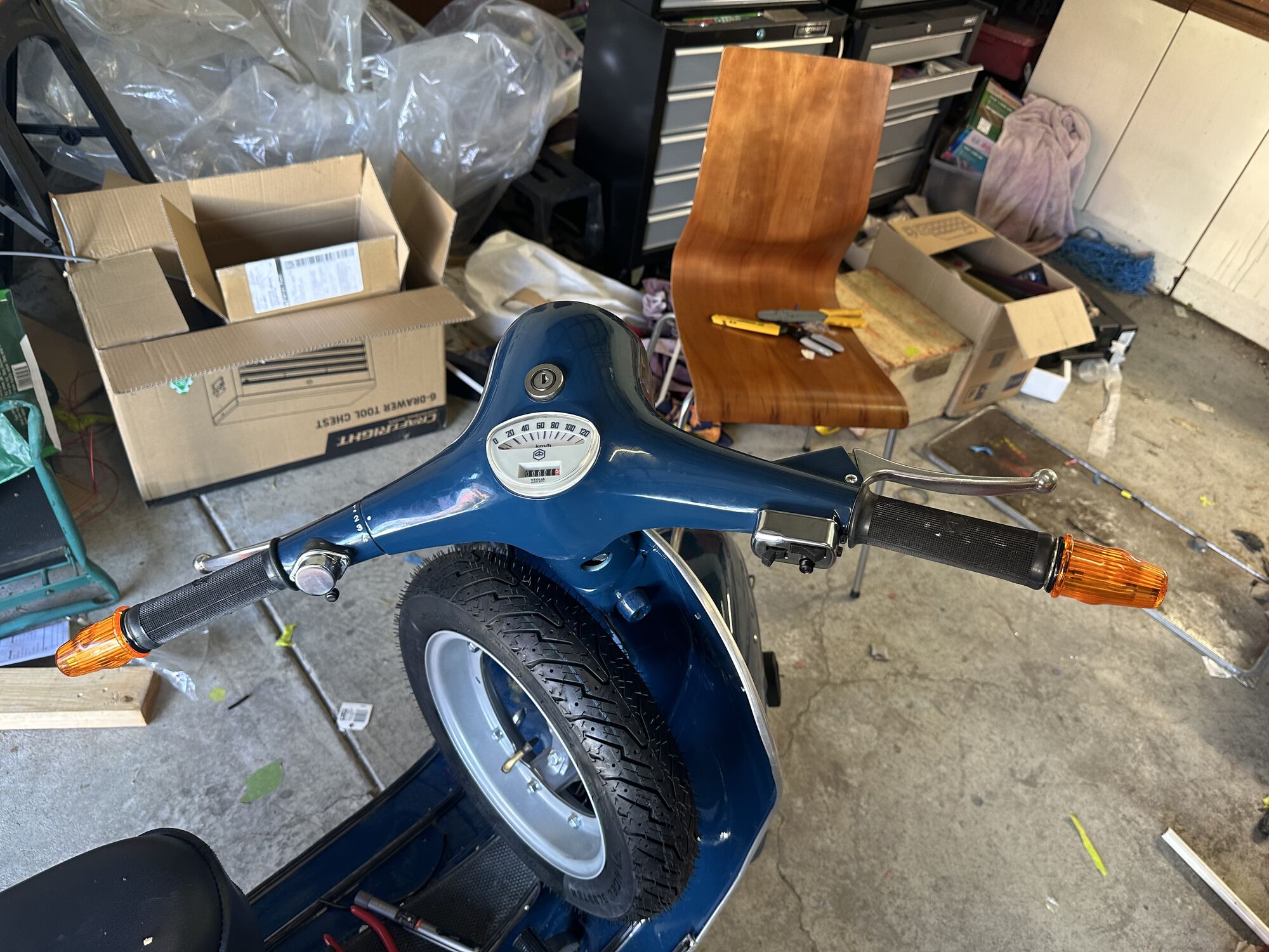 Indicators installed, Speedo shows 1.5 km, lucky I don't have yellow stand boots.