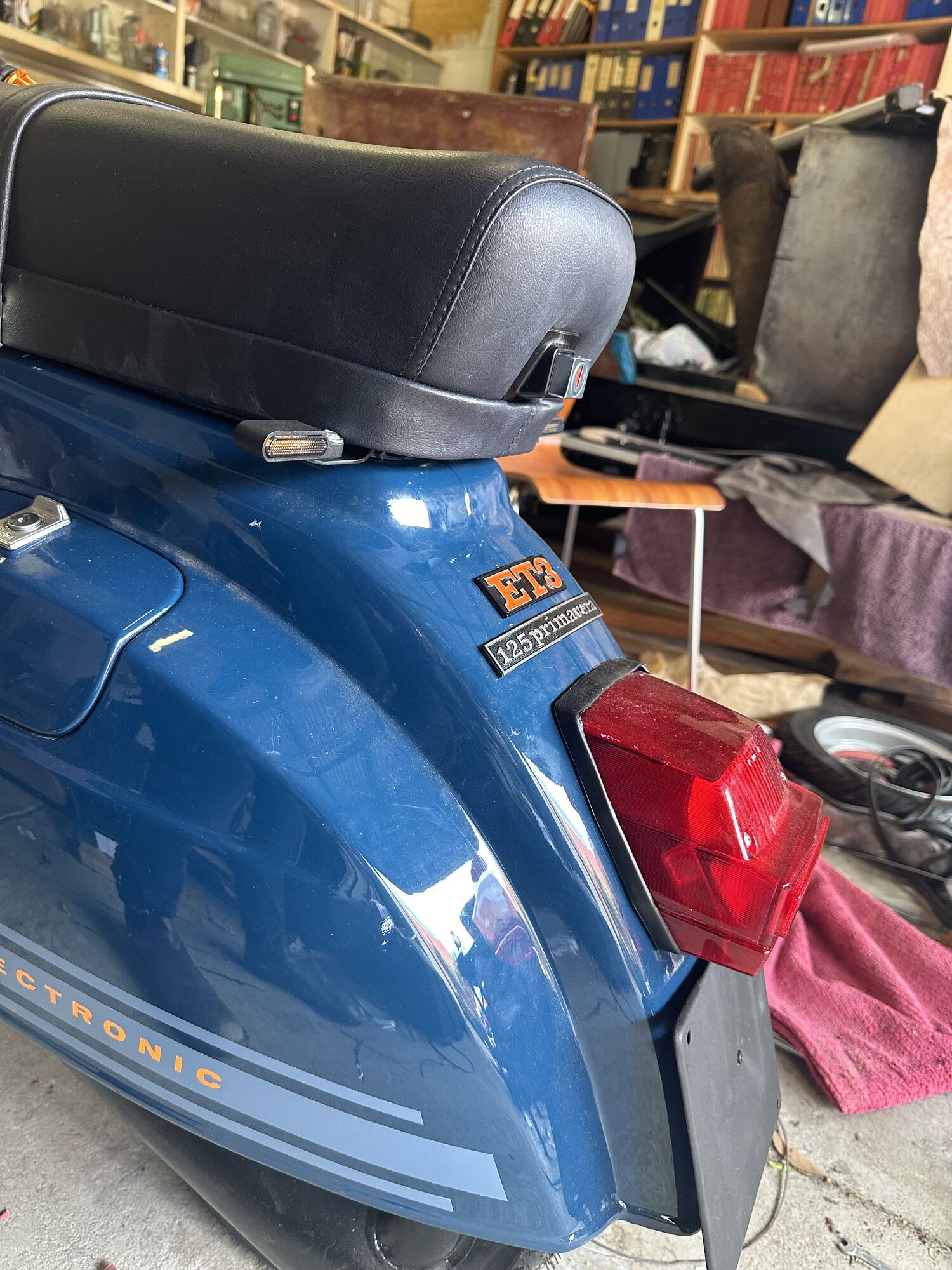 Indicator on little stalks from the seat