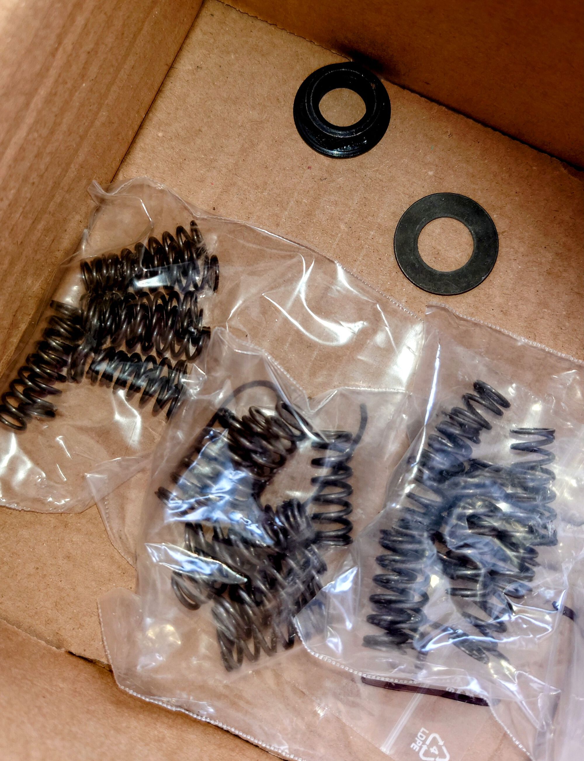 And 3 sets of springs (soft, hard & extra hard) along with a washer and a nut. Good for 20, 35 & 45 ponies