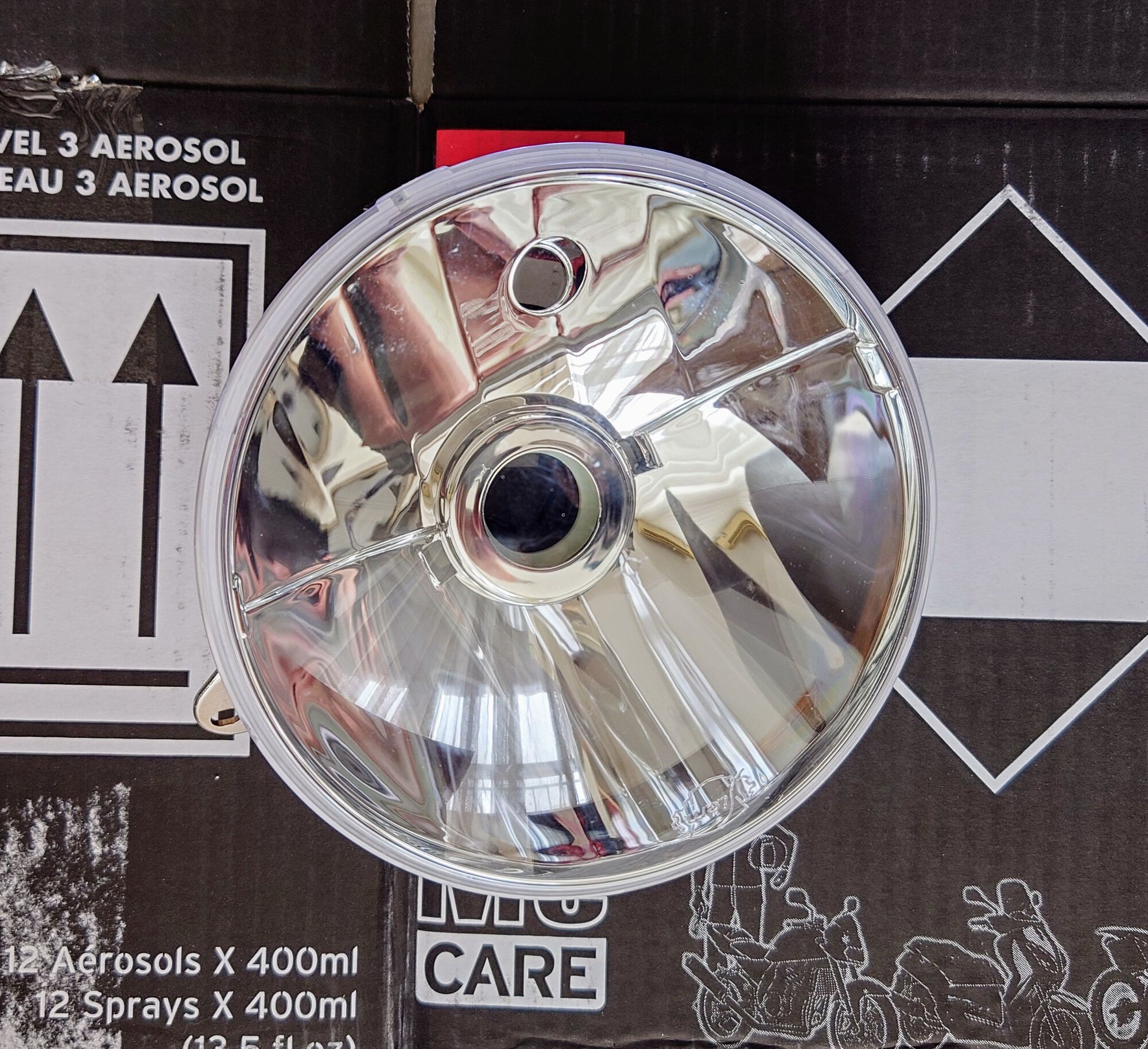 To make the day brighter, a what Italian seller claims to be a genuine headlight (but without homologation number) 😏