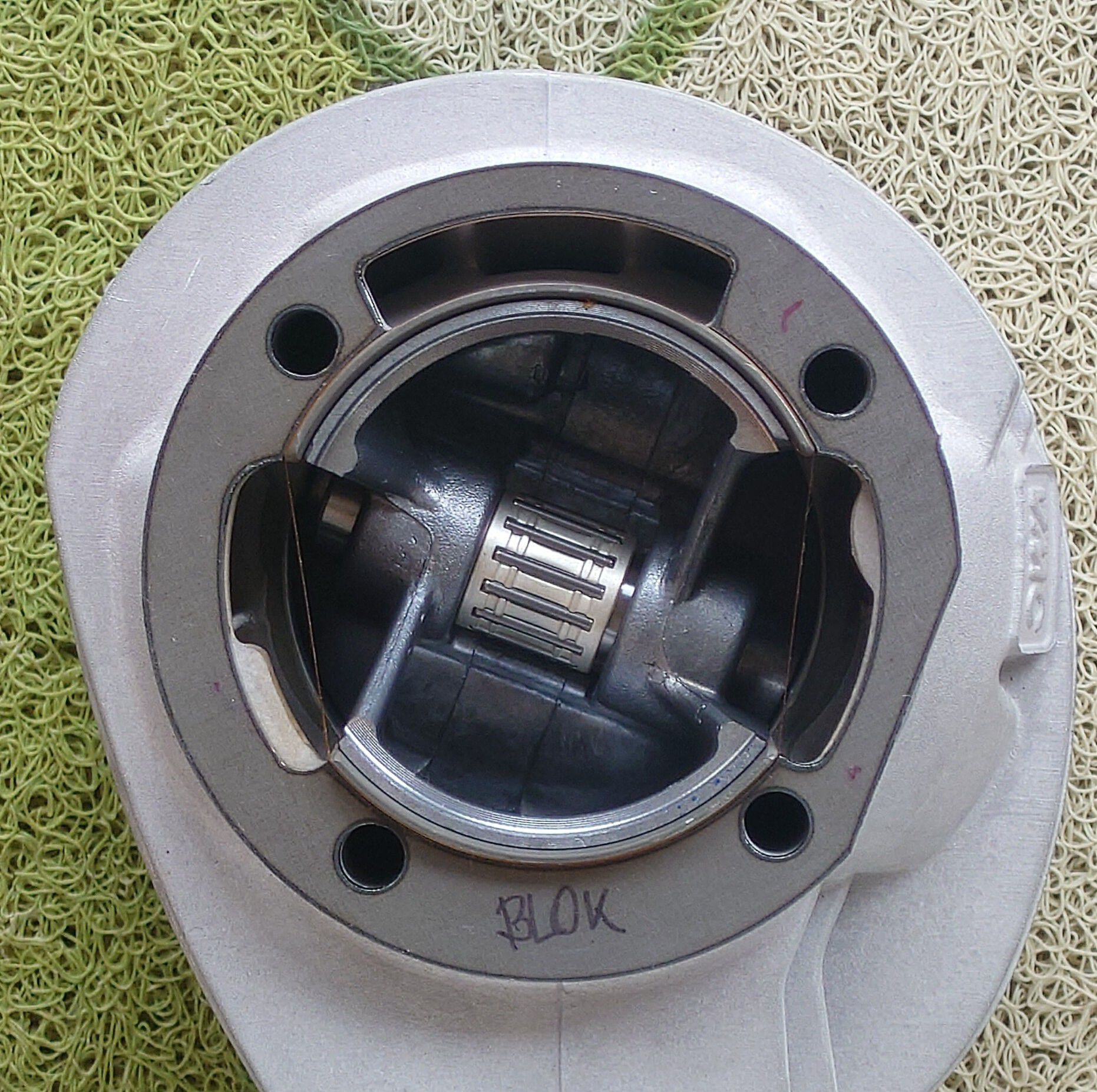 This is a layout of cylinder, piston and cutting template. One can see that they match well, at least in this orientation.