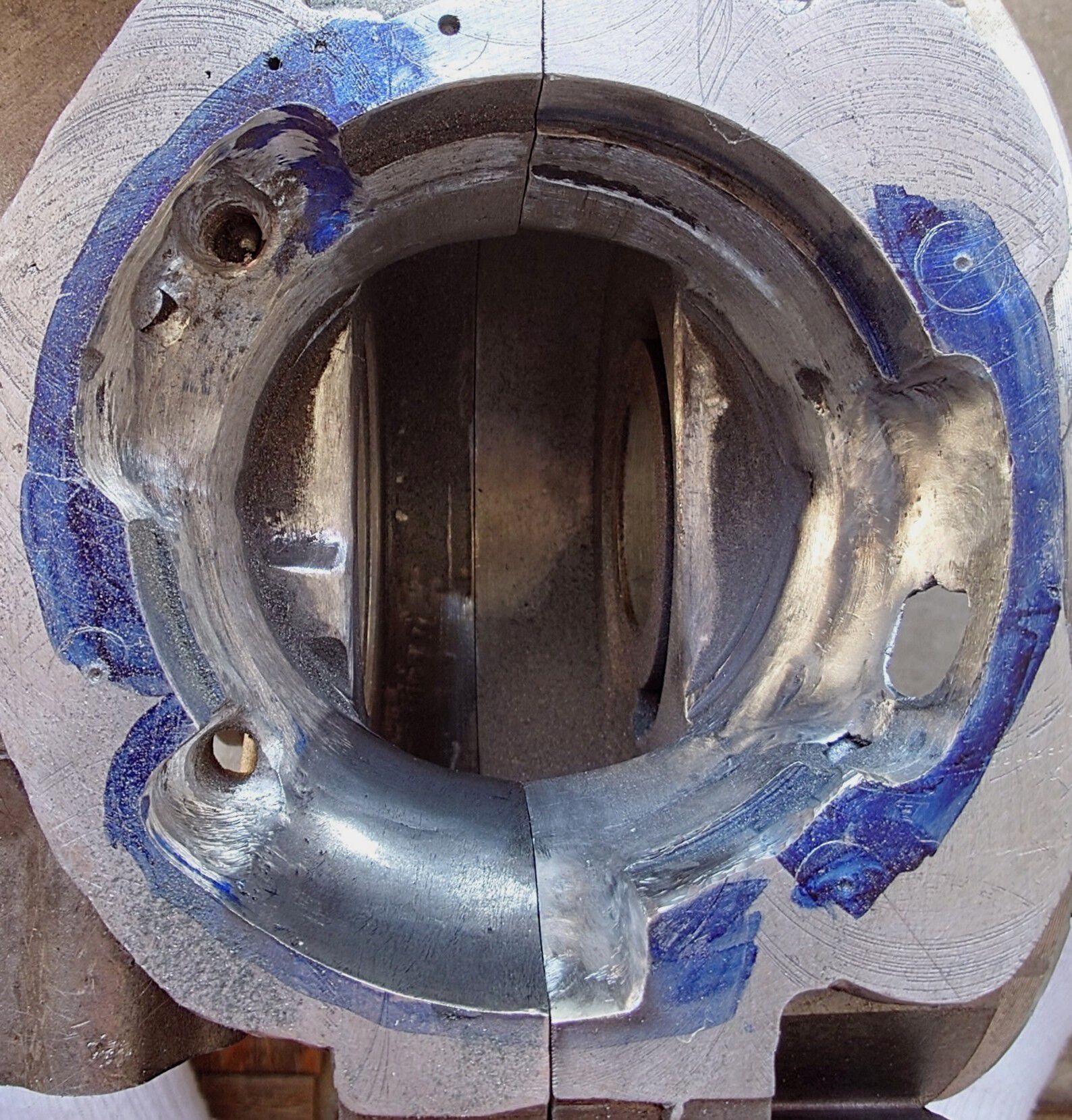 Doesn't show much this time, but there's progress. Ports profiles are cut and dug in. Some parts are even polished, a bit. Also, the rotary pad was hand-cut, very successfully I have to boast.