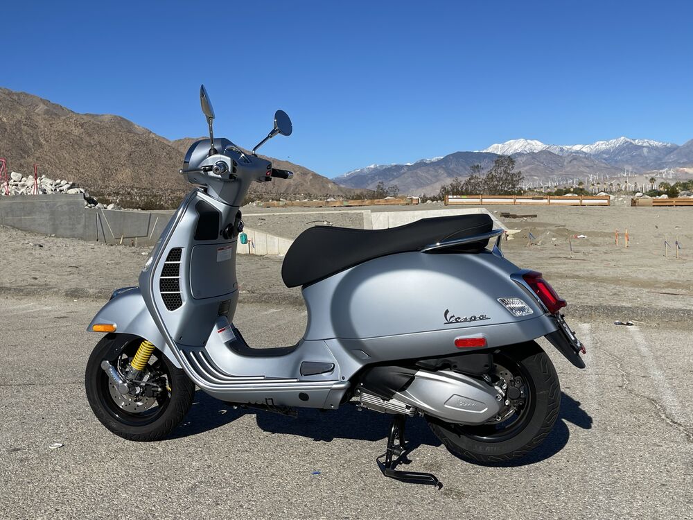 Modern Vespa Good morning to be out and about in Palm Springs