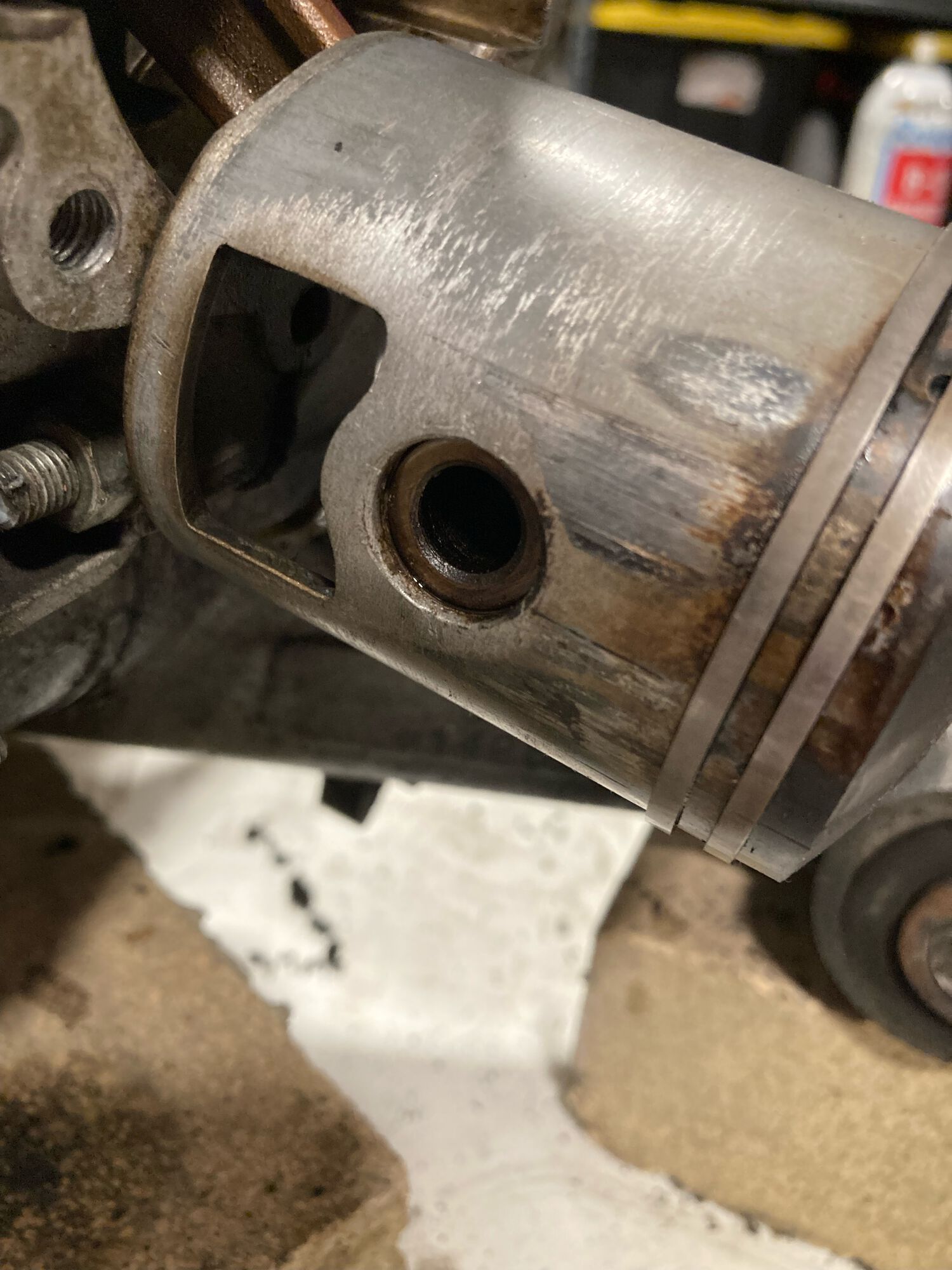 Modern Vespa : Replace the piston? Are these marks scary?