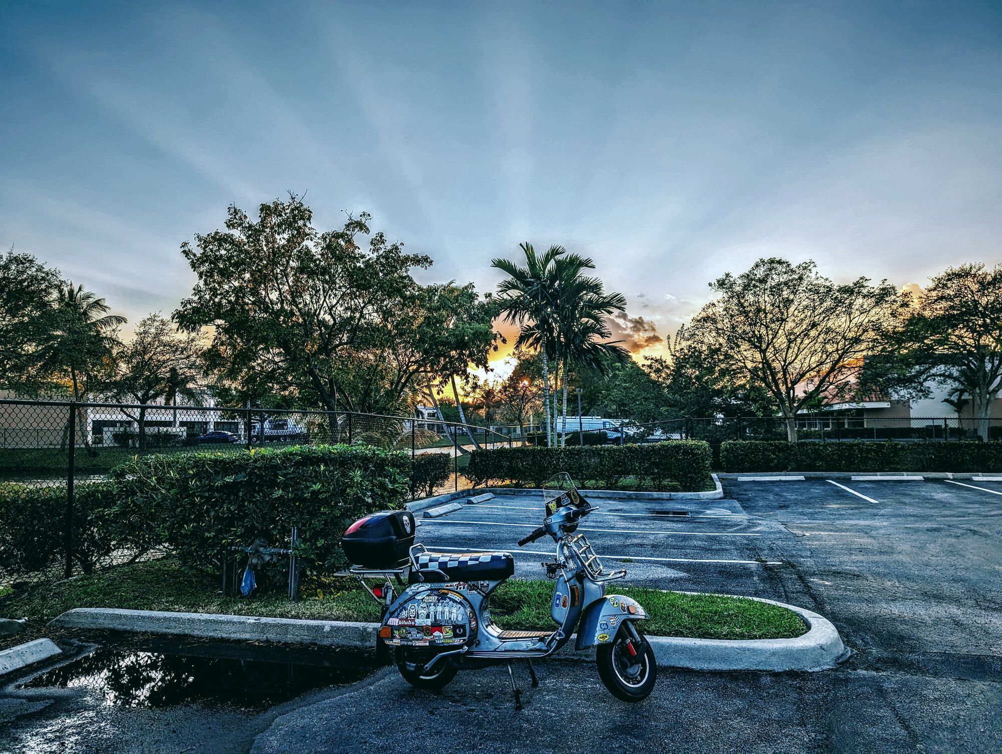 Modern Vespa [Florida, Fort Lauderdale] 1980 Vespa p200e