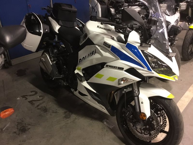 Modern Vespa : [NSR] police bikes