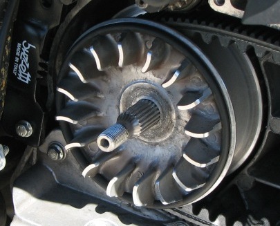 It has an o-ring on the outer circumference.
Possibly for air flow across the fins.