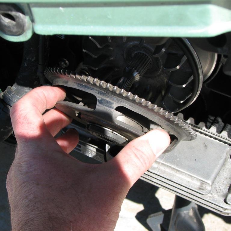 Then the starter motor engagement gear.
I may not be calling these parts by their correct name according to the manual, but they make sense to me.
Please forgive.