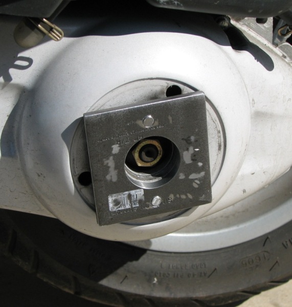 Modern Vespa GT200 / GTS 250 Clutch Holding Tool.