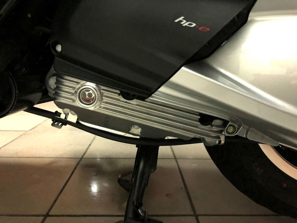 Modern Vespa GTS Oil Pan Sight Glass