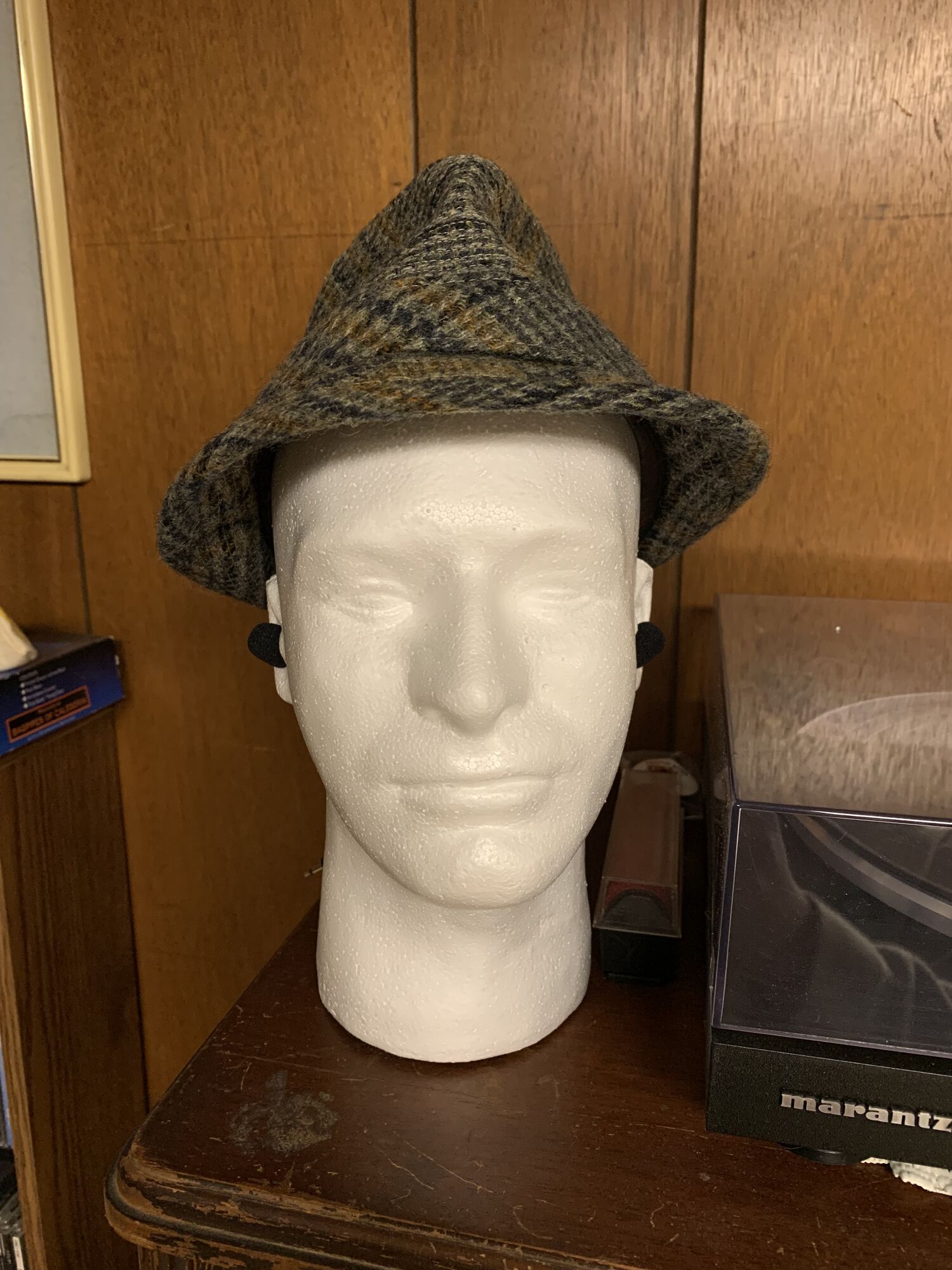 Vintage Harris Tweed on Julian, my immersive stereo recording head.
Correction - it is not Harris, it's a Stetson.