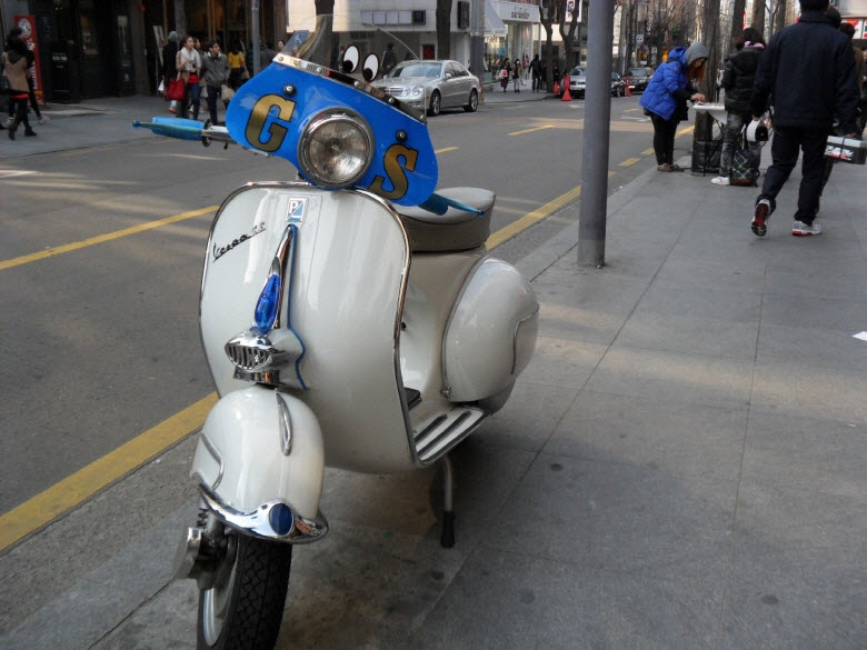 Modern Vespa : dressing up my GS to Mod