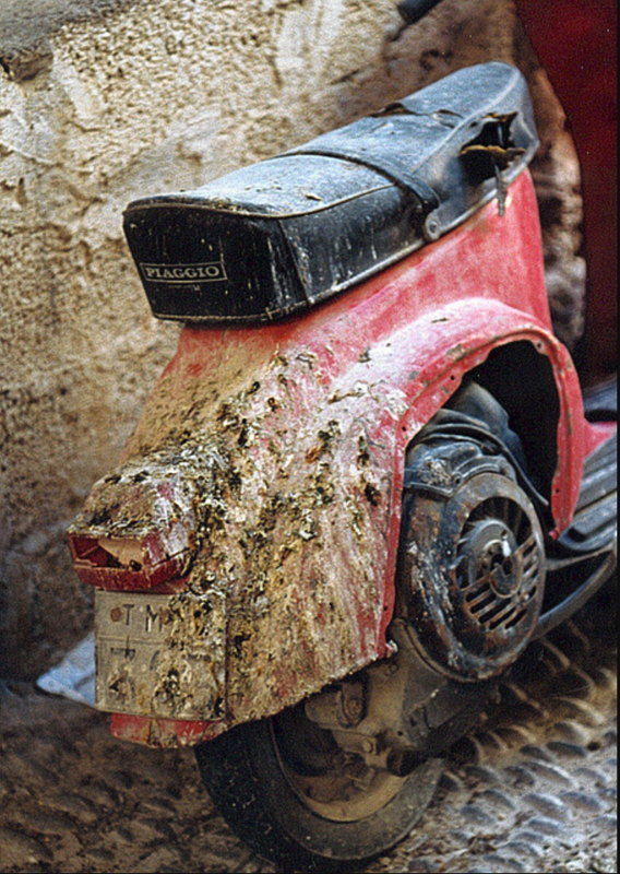 Modern Vespa : What's a nice girl like you...? Scooter photo funnies