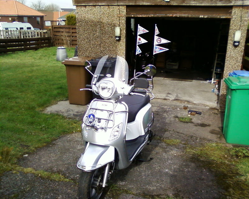 Modern Vespa : Vespa GTS 300 Settantesimo