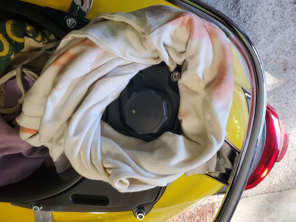 Modern Vespa Fluid leak under gts 300