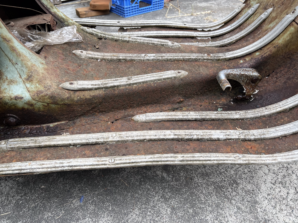 Modern Vespa : Rusted out oldtimer frame too far gone?