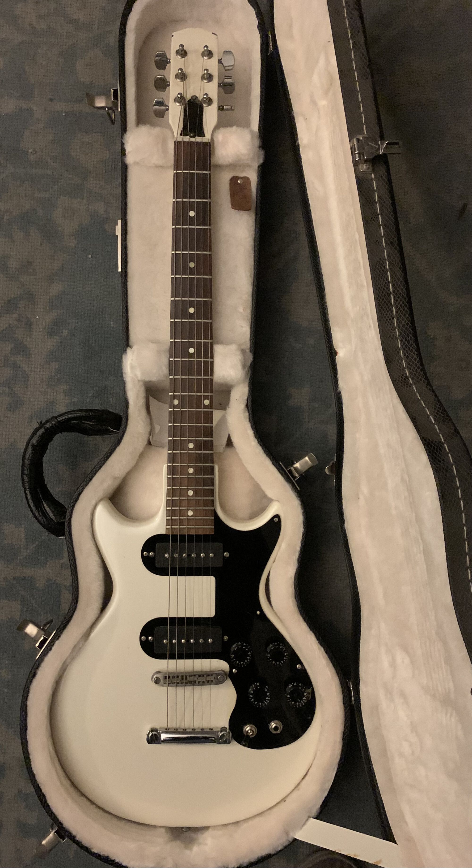 62 Melody Maker, Lollar P90s. Mmm that tone.