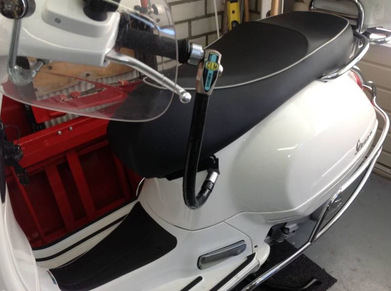 Modern Vespa : Are there handle bar muffs compatible with a steering lock?