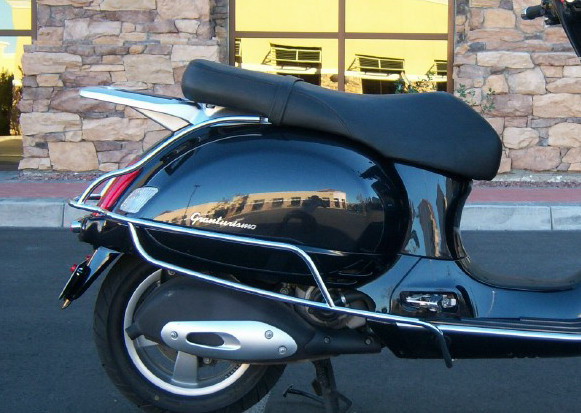 Modern Vespa : show us your gts scooters with the rear crash bars on.