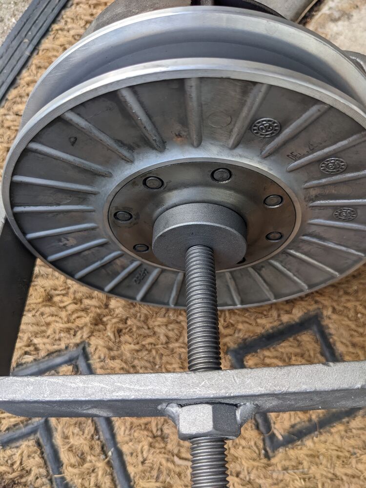 Modern Vespa Clutch compression tool for GTS