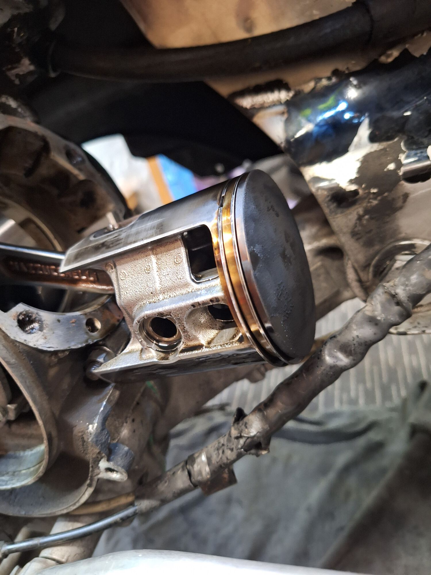 top of piston is pretty sooty.