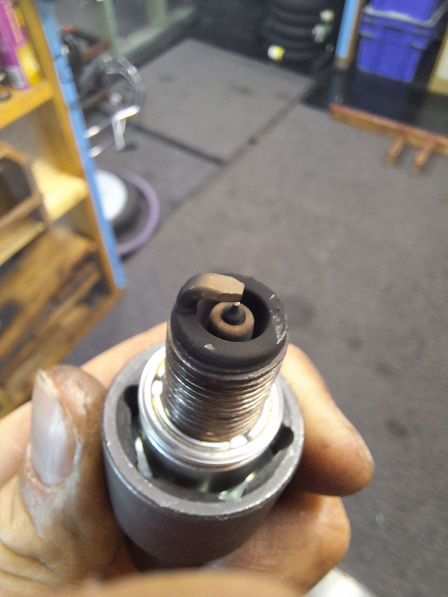 plug is lighter than it looks, but that soot doesn't ring true.... surely needs to be a bit of moisture around there?