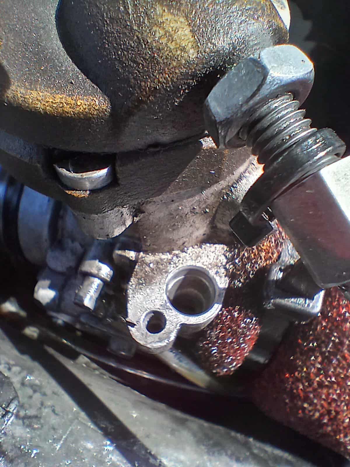 Was running a bit rough... so I stopped to clean the jets.
Hmmm... something fell off, oops