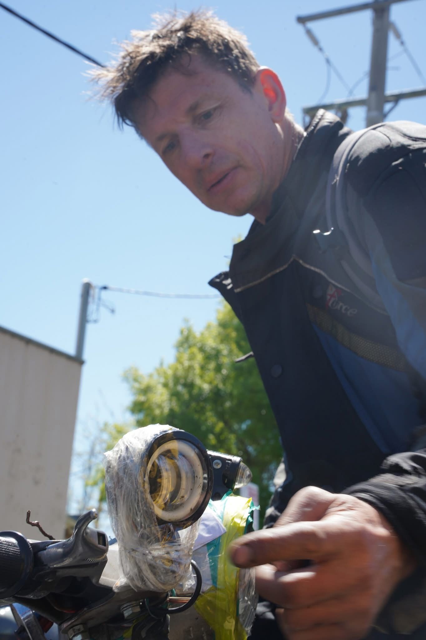 Fell off, whole lot ask him.
Yip, it flew up in the air , luckily it had a cable.
Only 1 day old & the mount snapped