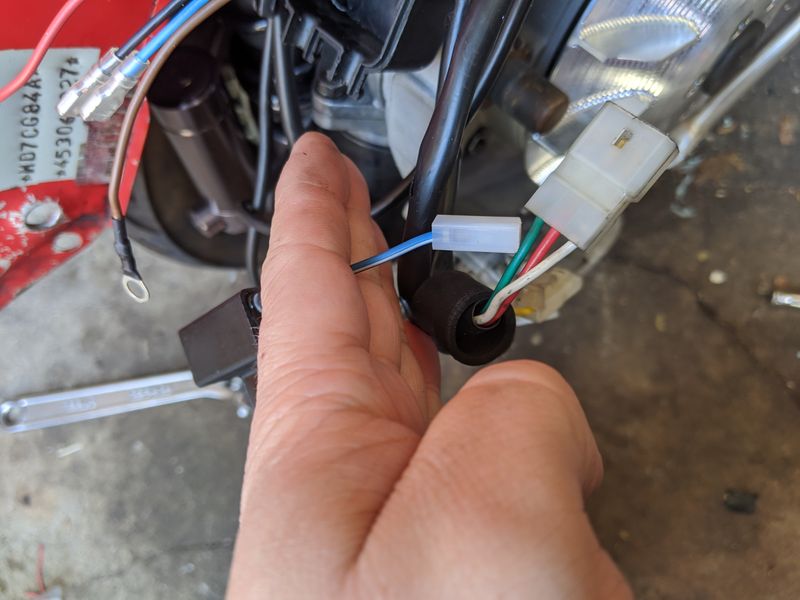 blue-white cable from the vape ht coil connects to the green wire from the stock lml wiring harness (kill switch).  red/white from this stock connector do nothing now.