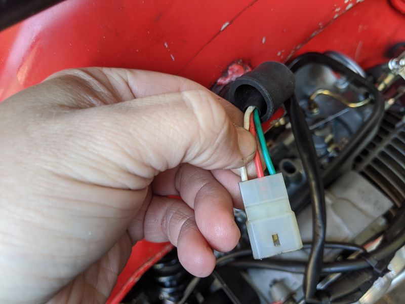 and a closeup of the stock lml wiring harness.  Green will connect to blue-white wire coming from the vape ht coil/cdi.  red/white just extra non-connected wires now.